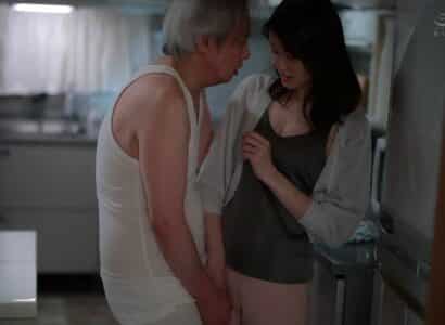 Poster of Thấy con trai làm tình như “tập dưỡng sinh” với con dâu, nên bố ra tay…thể hiện